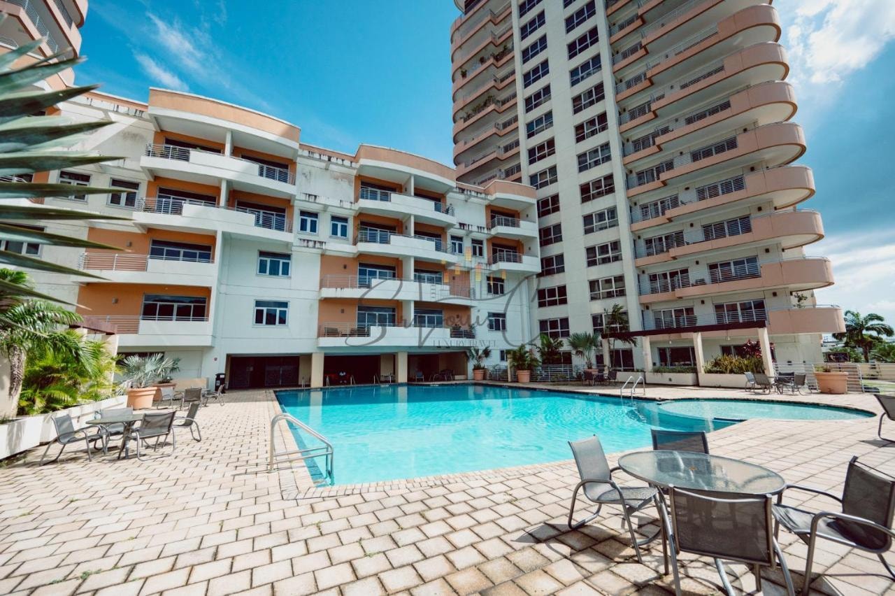 One Woodbrook Place pool and amenities